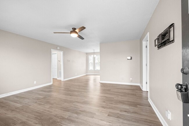 Building Photo - 111 E St