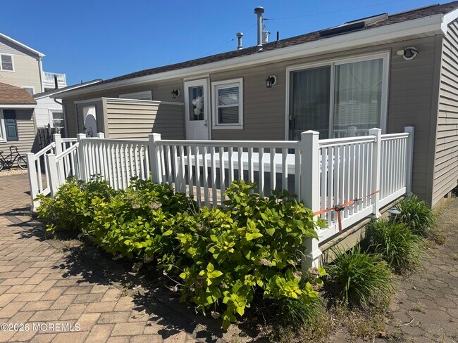 Building Photo - 128 San Fernando Dr