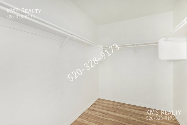 Building Photo - 9945 E Star Vista Dr