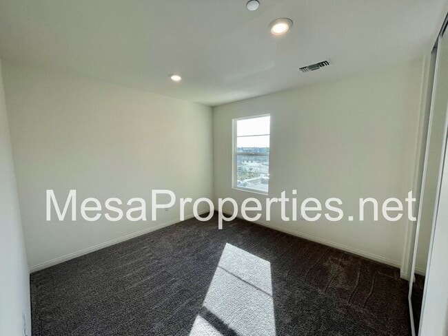 Building Photo - 1709 Cedar Tree Pl