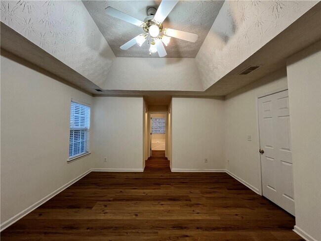 Building Photo - 3780 Crescent Walk Ln NE