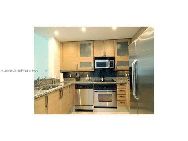 Building Photo - 2101 Brickell Ave
