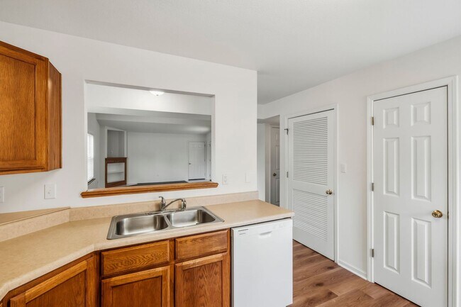 Building Photo - 1725-1727-1727 Louise Cir