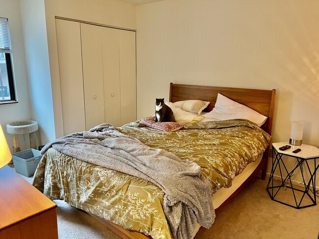 Building Photo - 1002 Linden Ave