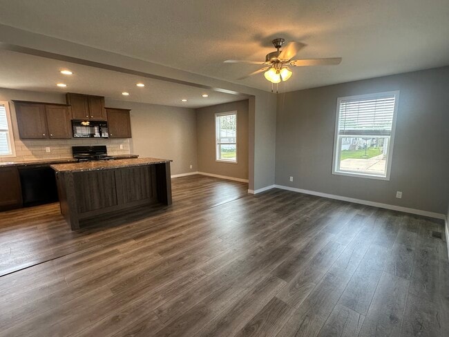 Building Photo - 15385 Dominique Dr