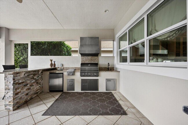 Building Photo - 208 Lucia Ct