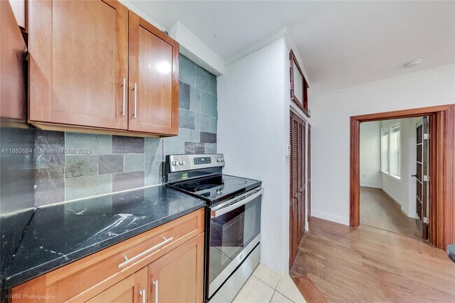 Building Photo - 536 14th St