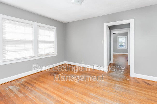 Building Photo - 123 Barberry Ln