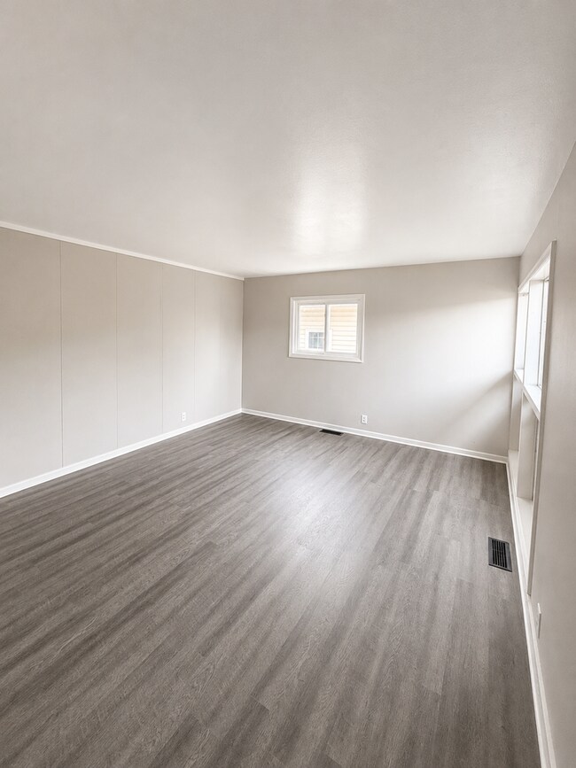 Building Photo - beautiful 3 bedroom 1 bathroom House