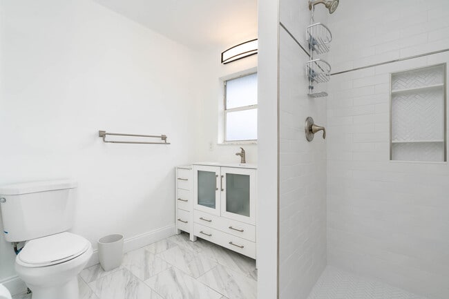 Building Photo - 113-112 12th Ave