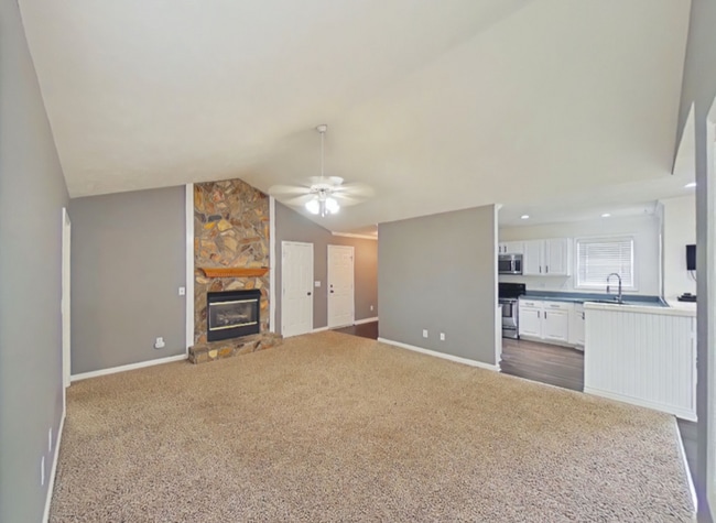 Building Photo - 7245 Beaver Run Dr