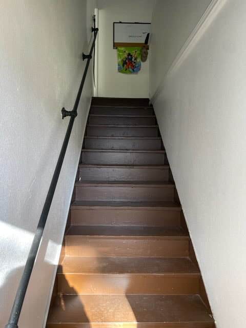 Building Photo - Spacious, quiet downstairs unit in heart o...