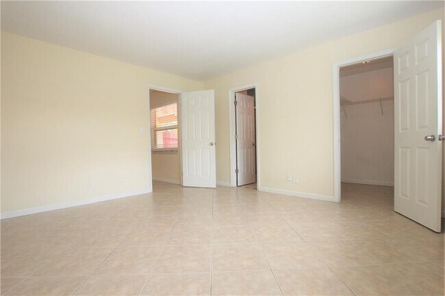 Building Photo - 4261 NW 110th Ave