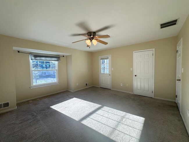 Building Photo - 2 bedrooms 2.5 bath