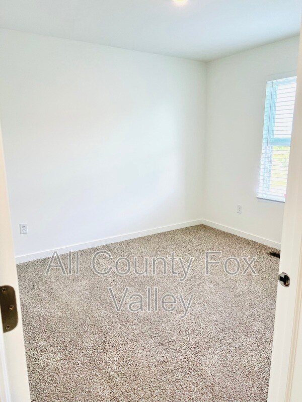 Building Photo - 879 Briar Gln Ct