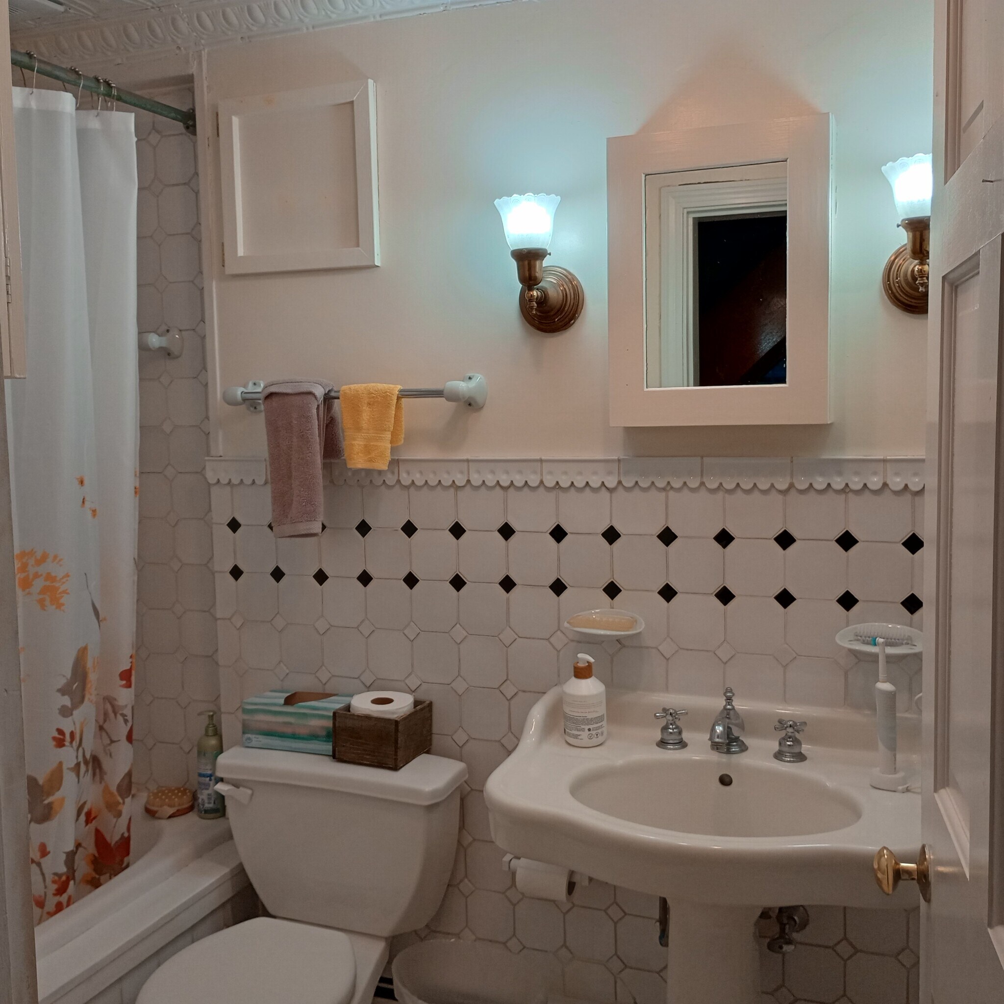 2nd bathroom - 10 Hilliard St
