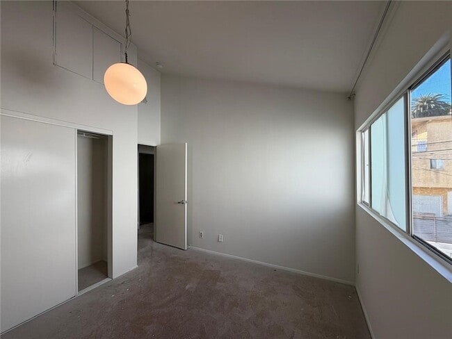 Building Photo - 911 N Beaudry Ave