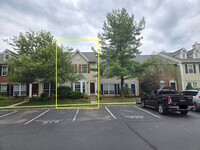 Building Photo - Everything you deserve: spacious, updated ...