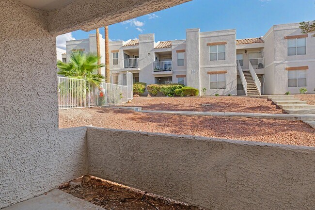 Building Photo - SPACIOUS 3BED/2BATH CONDO * FIRST FLOOR UNIT