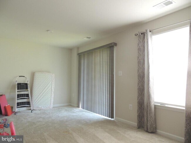 Building Photo - 309 Landing Dr