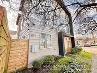 Building Photo - 1017 NE 55th St