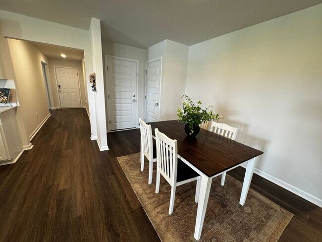 Building Photo - Beautiful 5 bedroom home available for rent