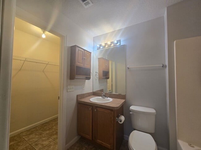 Building Photo - Brick Duplex 3/2 Home on Grandview