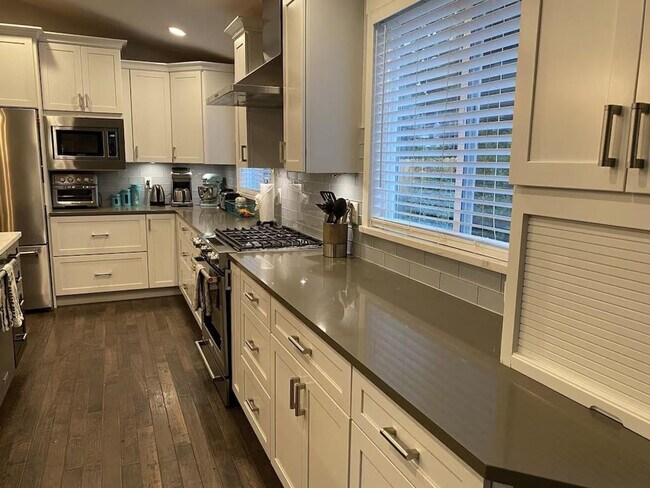 Building Photo - 3112 Rock Creek Dr