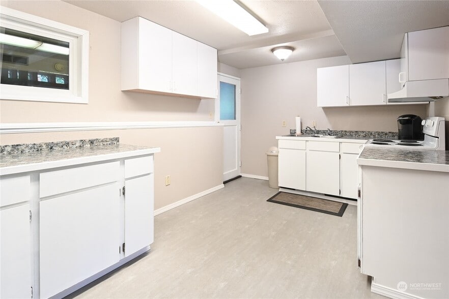 Building Photo - 10409 NE 130th St