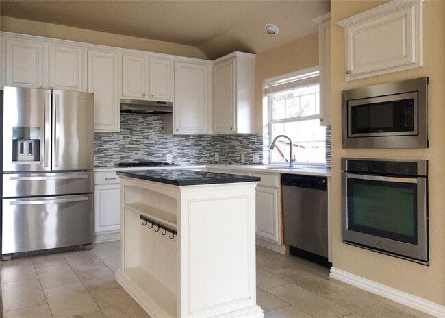Building Photo - 3224 Heatherbrook Dr