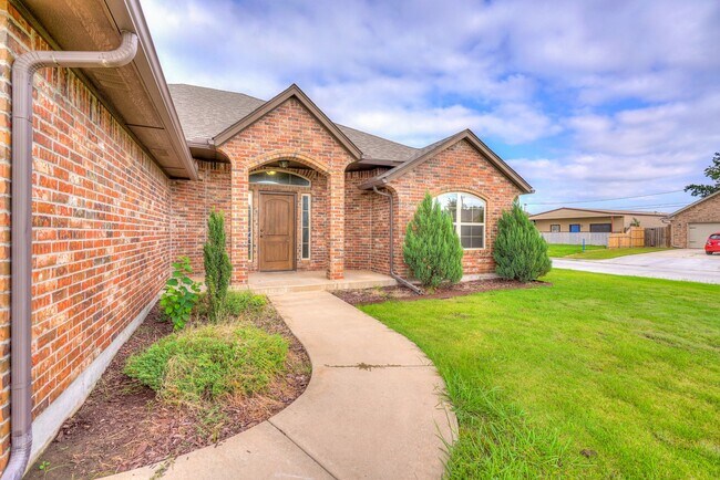 Building Photo - AVAILABLE THE END OF APRIL! 3 OR 4 BDRM, 2 BATHRM, 2 CAR & STORM SHELTER