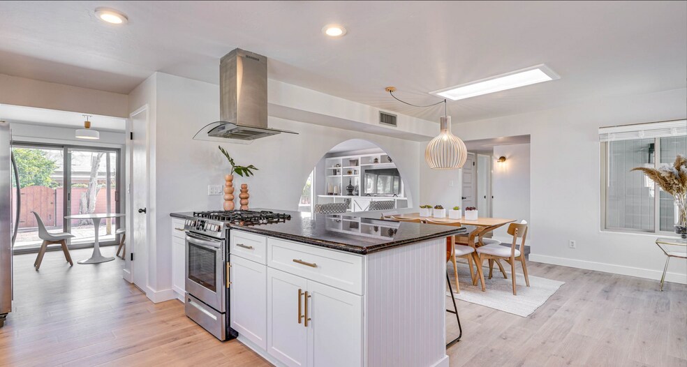 Kitchen - 2217 S Oak Park Dr
