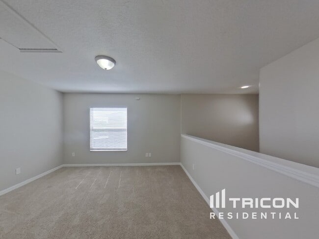 Building Photo - 2036 Portcastle Cir