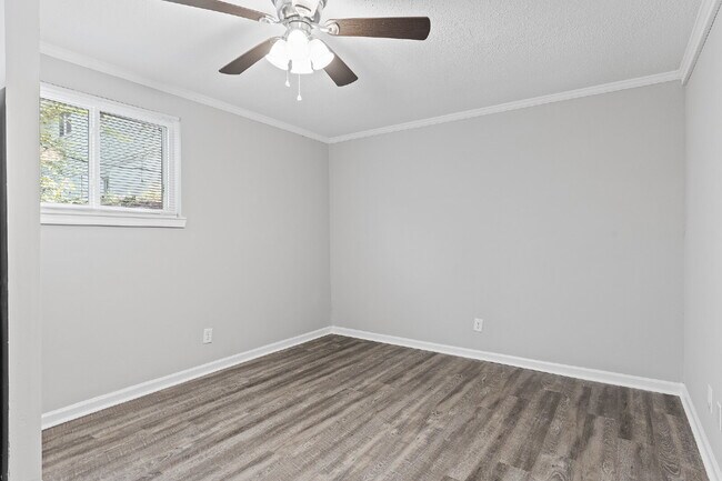 Building Photo - 105 P' Poole Ave #101: Red Bank 1Bed/1Bath Apartment w/ Laundry Units, Central AC, and Granite Co...