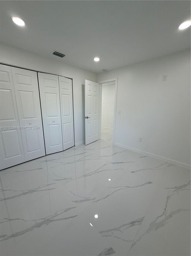 Building Photo - 6091 SW 64th Terrace