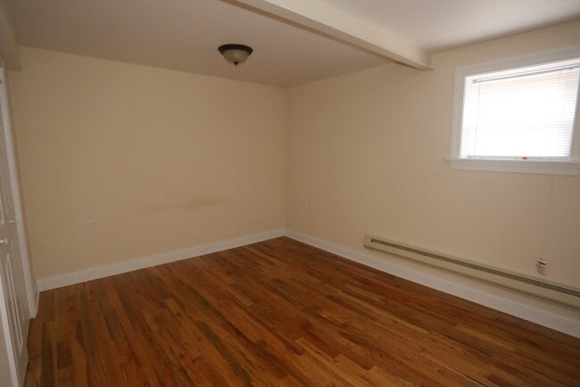 Building Photo - 1133 W Oakdale Ave