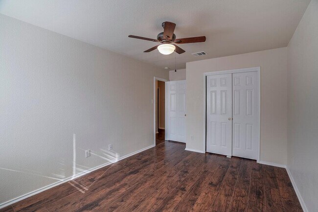 Building Photo - 1313 Honey Blossom Dr