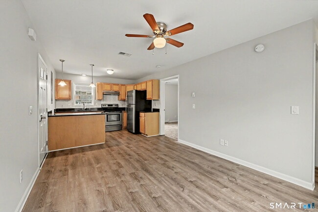 Building Photo - 149 S Main St