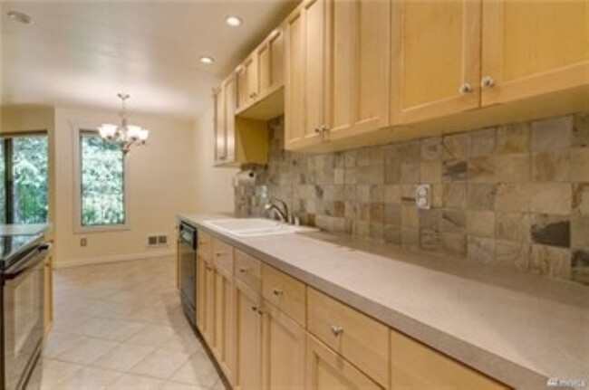 Building Photo - 1Bd/1Ba Kirkland Condo