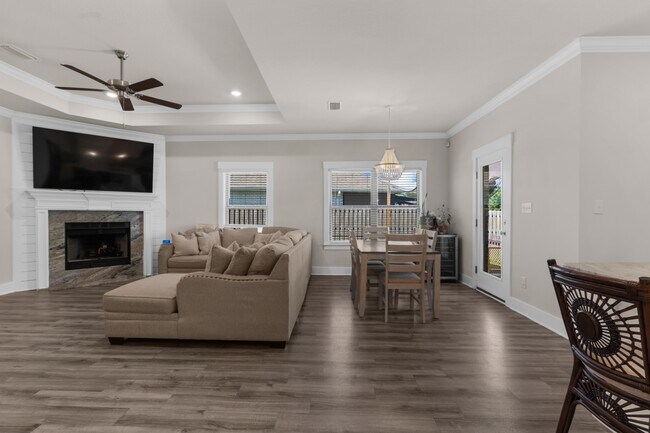 Building Photo - 1048 Pheasant Cir