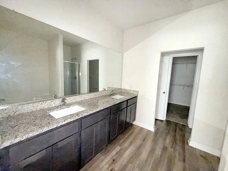 Building Photo - Room in House on Serena Dr