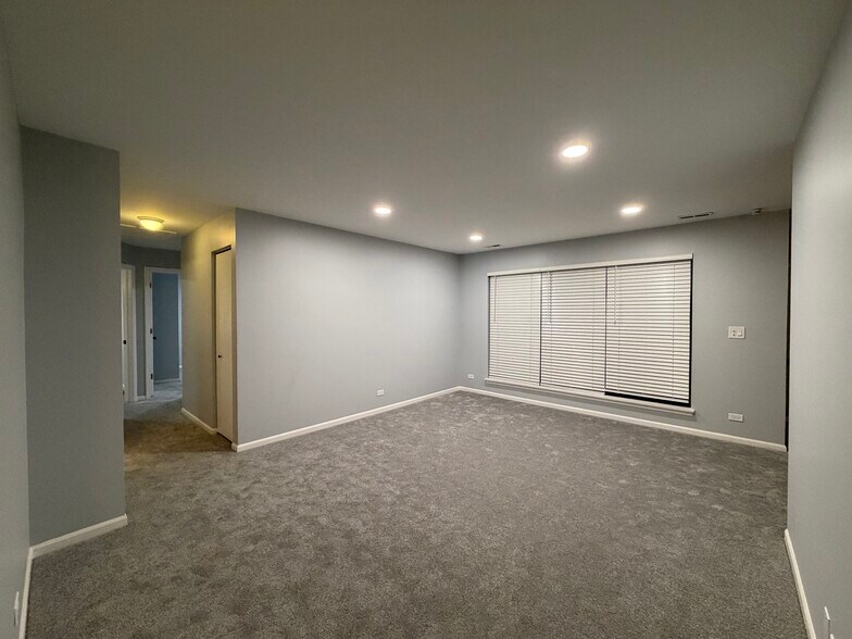 Building Photo - 743 Sterling Ct