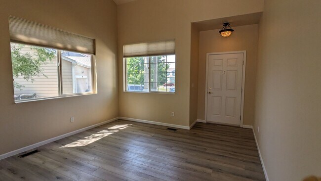 Building Photo - LOVELY TWO STORY HOME IN THE RANGE AT SPRI...