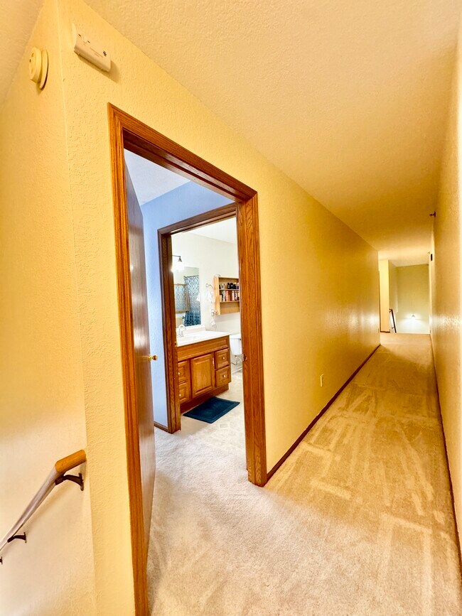 Building Photo - 367 Kristin Ct E