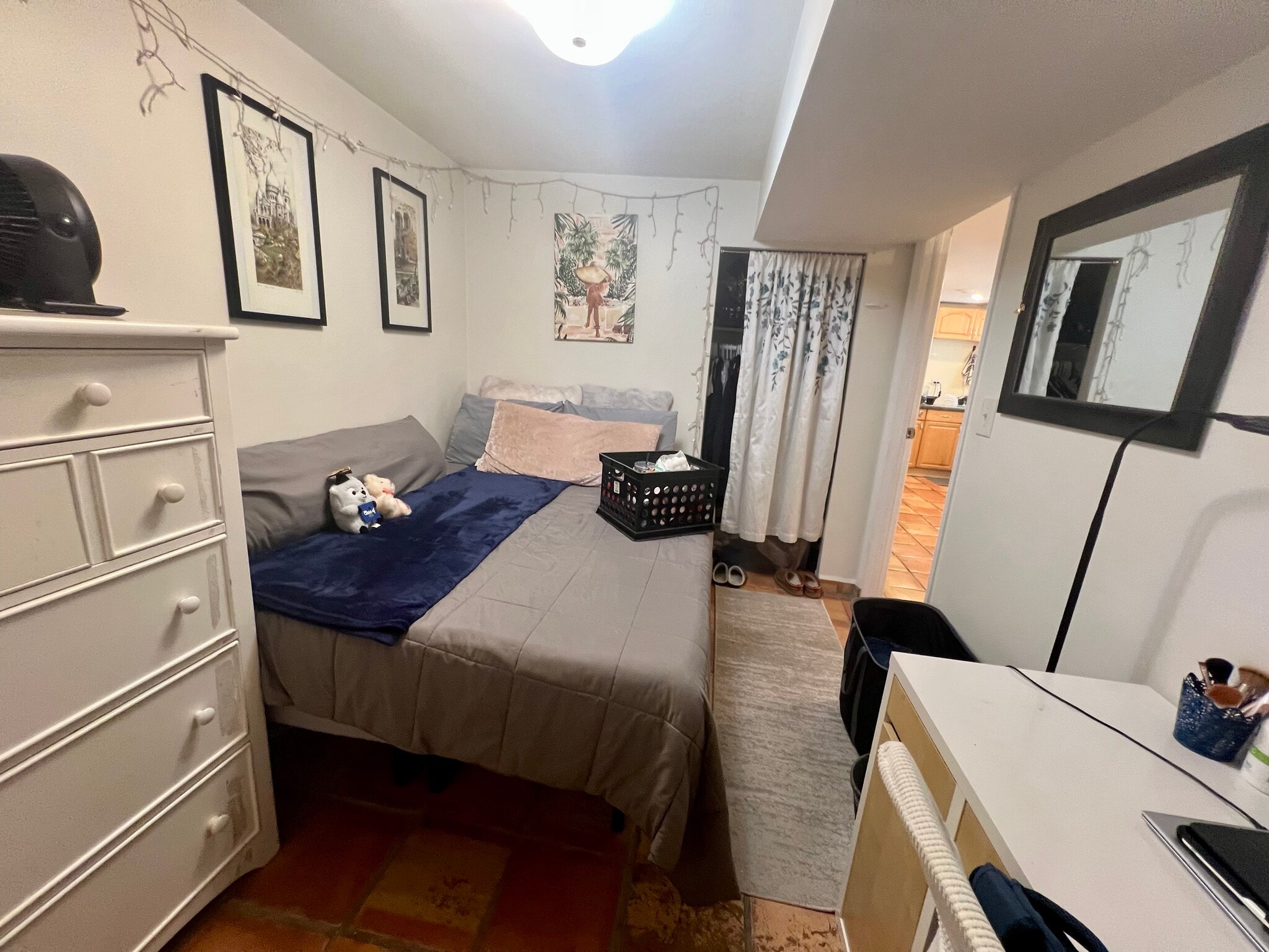 Bedroom - 1610 N Wolcott Ave