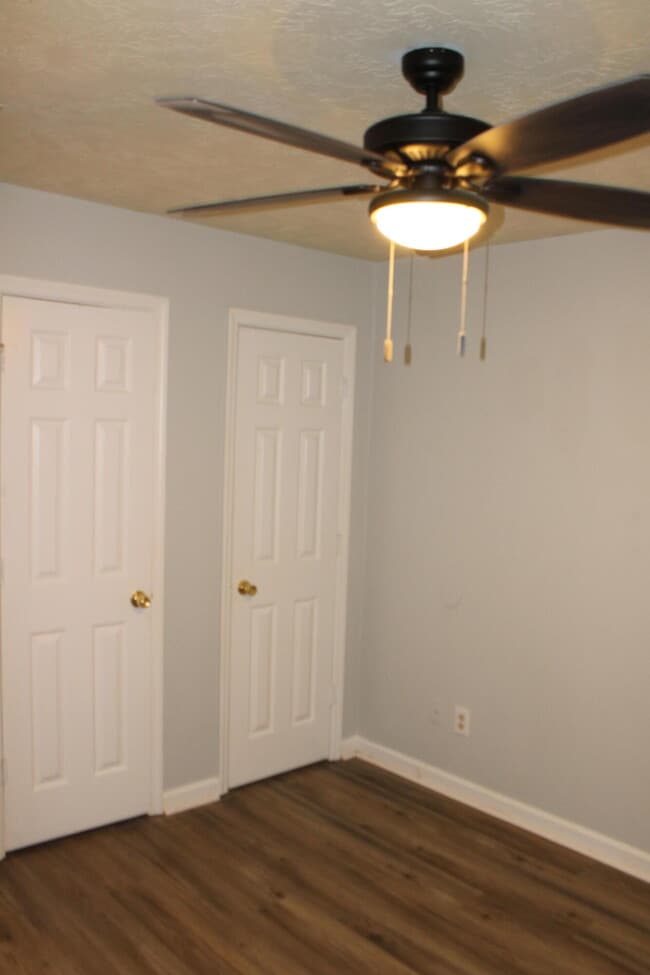 Building Photo - 810 S Willowick Dr