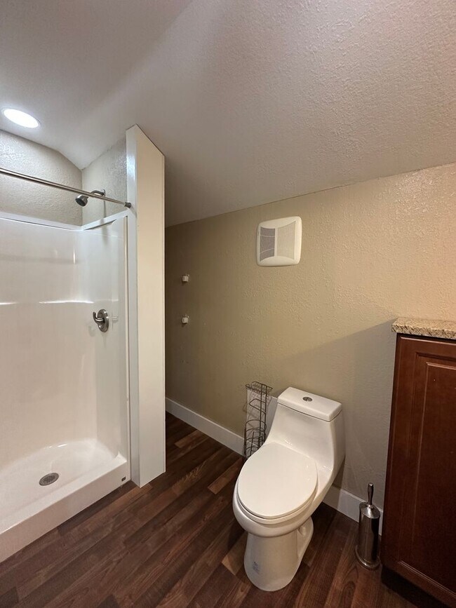 Building Photo - ***Spacious Country Living with Modern Com...