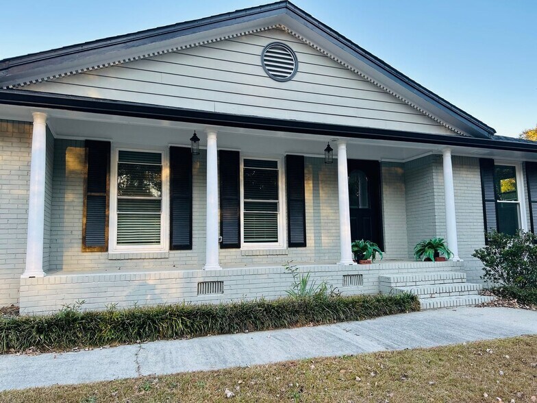 Building Photo - 2664 Abington Dr SW