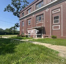 Building Photo - 1000 24th St
