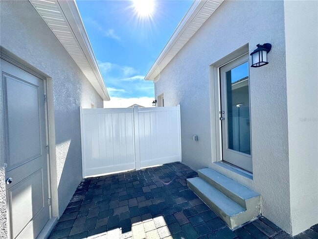 Building Photo - 2404 Rider Rain Ln